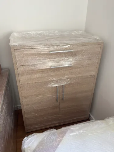 Cômoda com 2 gavetas e armário duas portas
