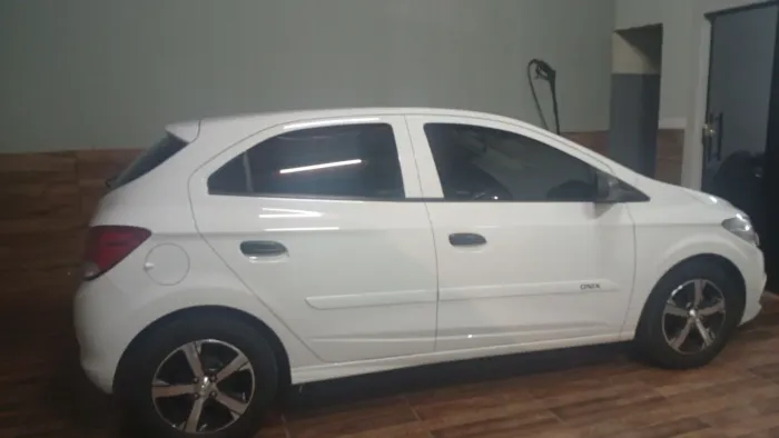Chevrolet Onix JOY Hatch 1.0 8V Flex Mec. 4P 2018