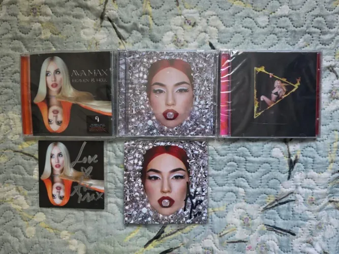 Combo CDs Autografados Ava Max