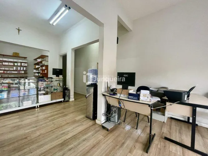 Casa comercial disponível para venda, em excelente localização no bairro Centro em Piracic