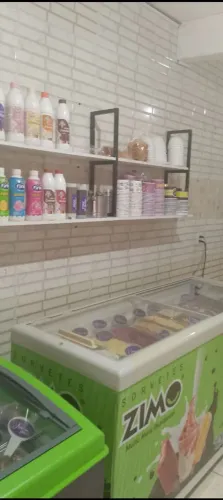 Prateleira para açaiteria, coberturas e copos personalizados lindo design