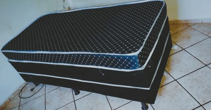 Cama de solteiro em ótimo estado