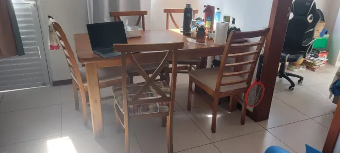 Mesa de jantar con cadeiras
