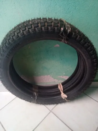 Pneu de moto para trilha 