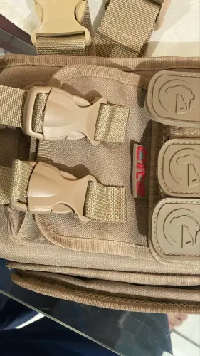 VENDO BOLSA MULTIUSO DE PERNA, NOVA, FAÇO ENTREGA GRÁTIS ?