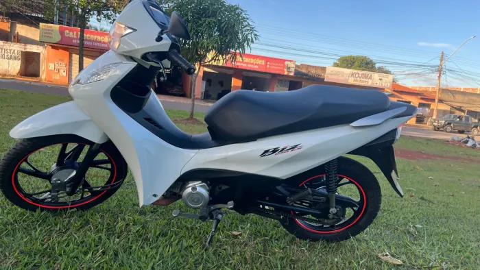 Biz 125 branca 2025