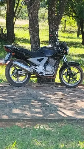 Moto de leilao boa ta voando fiz o motor fais 3 meis ta uma bala xama que da negócio 5leva