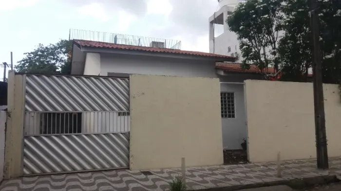 Bela casa no Parque 10 próximo a Rua do Comércio