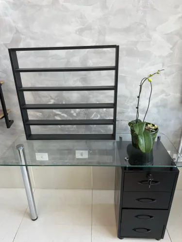 Mesa para manicure com gaveta, tampo em vidro/Expositor de esmaltes