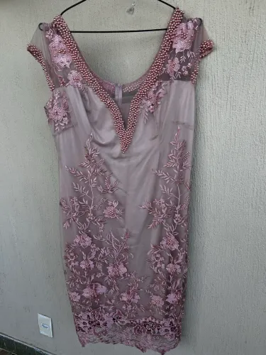Vestido de Festa Midi Rosê com Renda e Pérolas - Tamanho 46