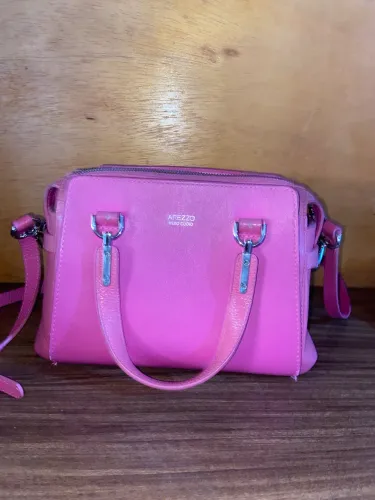 Bolsa Arezzo - couro legítimo - disponível para pechinchar