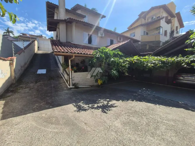 Casa para alugar com 5 dormitórios Trindade Florianópolis
