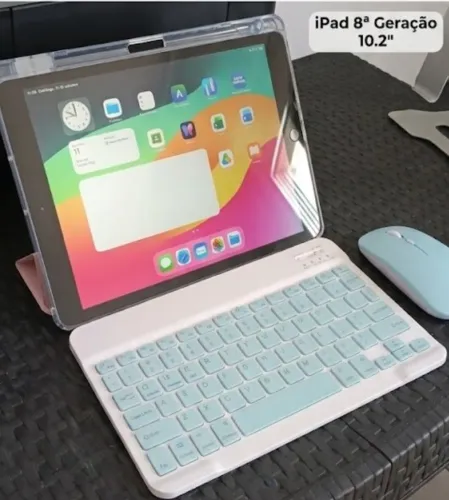 iPad 8ª Geração (10.2") + Kit Acessórios Teclado e Capa + Cabo