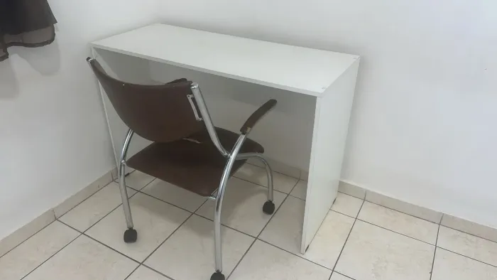 Vendo mesa computador com cadeira