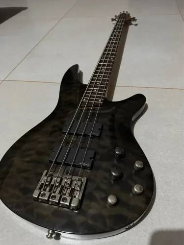 Baixo Ibanez