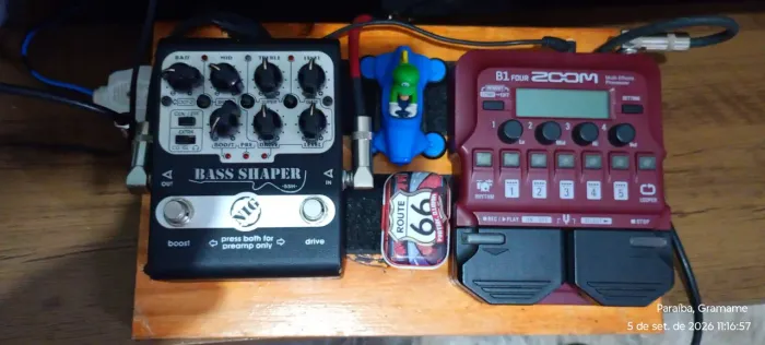 Pedaleira e pedal Bass shape