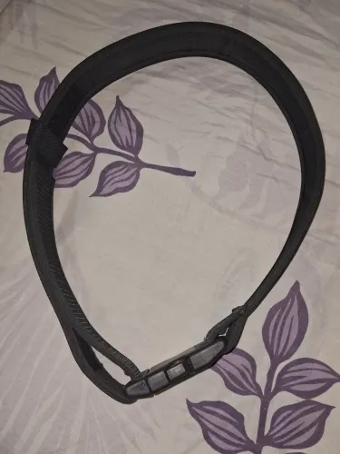 Butina calça, cinto e bolsa lateral