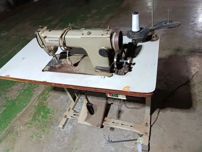 Vendo máquina de costura reta industrial