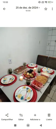 Vendo mesa 4 cadeiras 