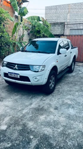 Mitsubishi L200 Triton GL 3.2 CD TB Int. Dies. Mec. 2014