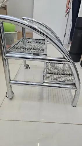 escada Inox 2 degraus com rodinhas super reforçada 57cm larg 54 alt x 50 prof (37cm segund