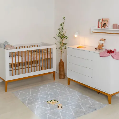 Berço 100% MDF e pés de madeira