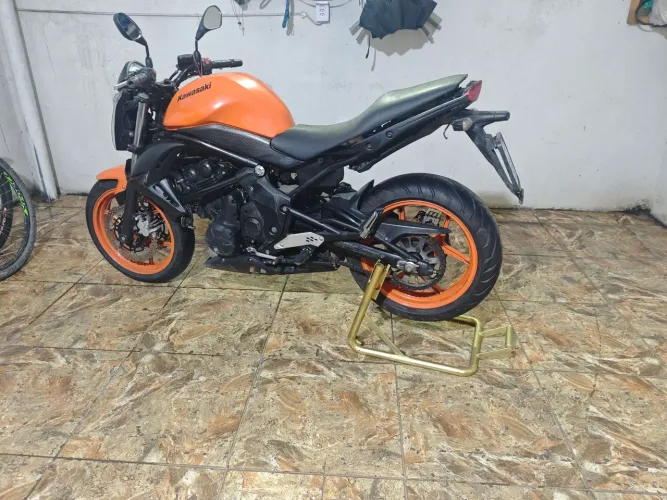 Moto para quem gosta de força potência e velocidade.