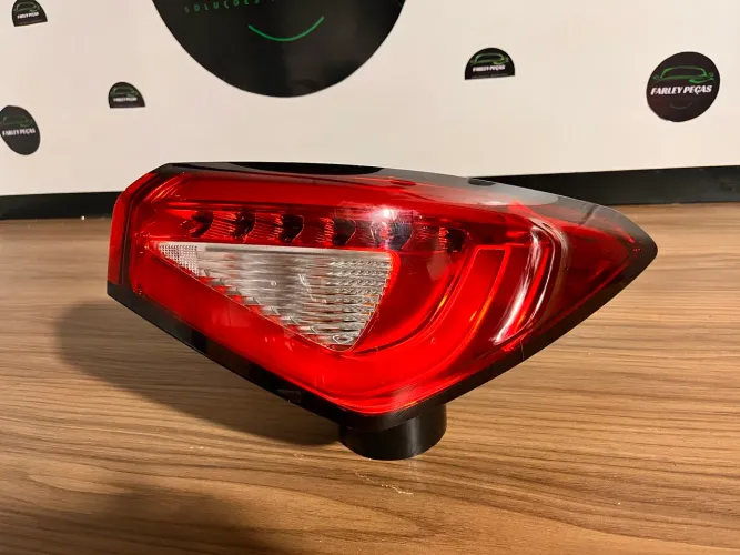 Lanterna Fiat Cronos 2017/2023 original L\D