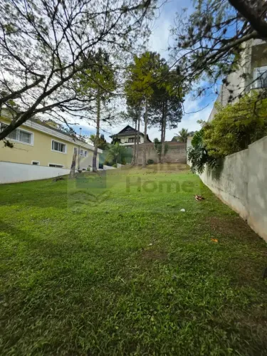 Lindo terreno com 637m2 com excelente localização em Alphaville