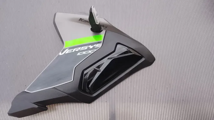 Carenagem Lateral Direita completa com pisca para Versys 1000 , anos 2020 em Diante 