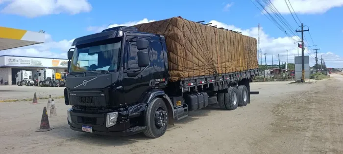 Vendo e troco por cavalo mecânico bom de ano ou 3/4caminhão volvo VM 330 ano 2014