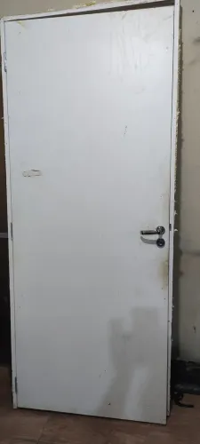 Porta em madeira mesmo com batente