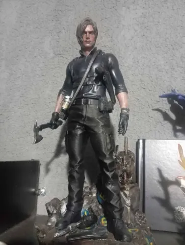 Action Figure - Leon 27cm - Resina