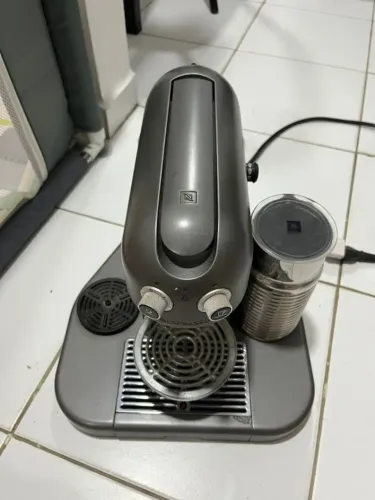 Cafeteira Nespresso Gran Maestria Titanium