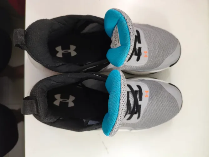 Tênis Under Armour Unstoppable semi novo