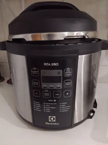 Vendo panela elétrica de pressão electrolux 6 litros Rita Lobo pcc20, 220b