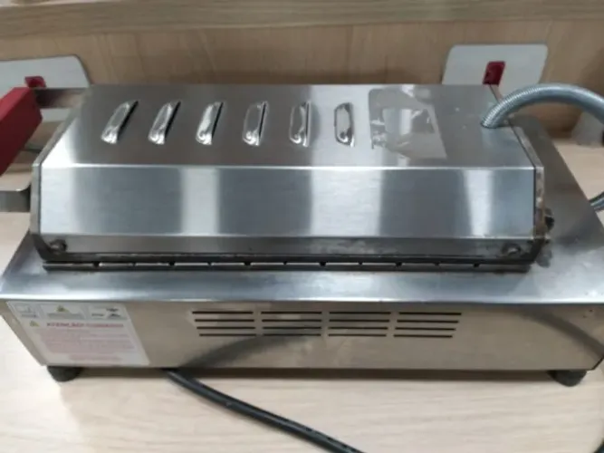 Vendo, crepeira profissional, 220V, pouco tempo de uso