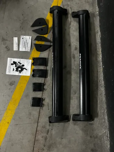 Vendo rack de teto Eqmax original, compatível com Toyota Yaris Hatch