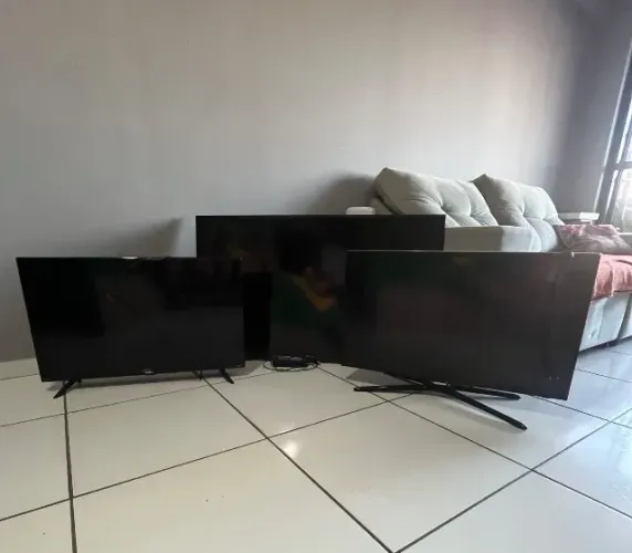 Lote 3 TVs para peças/conserto - LG 32 Philco 32+ + TV grande 48- R$ 250