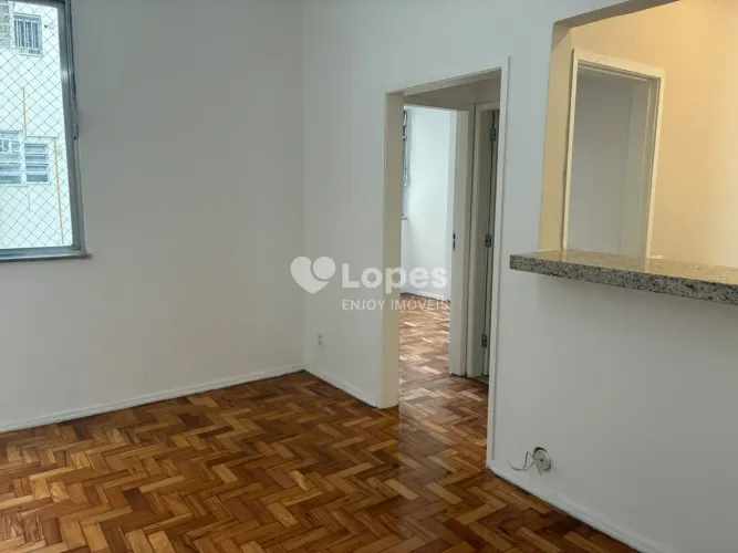 Apartamento sala quarto reformado com vaga no Flamengo