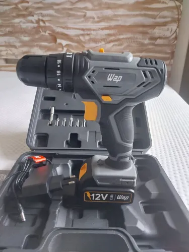 Furadeira e parafusadeira de impacto 1 bateria 12v bivolt 10mm marca WAP nova sem uso