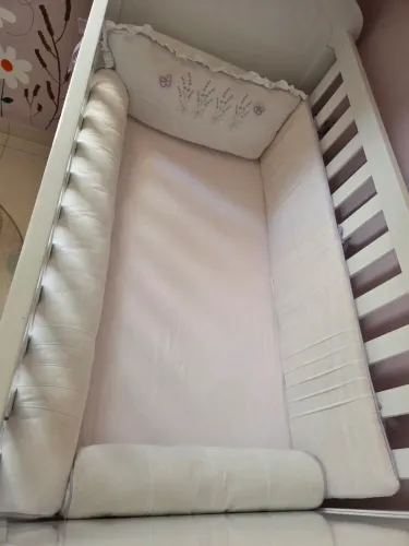 Berço provençal com colchão e kit artesanal 