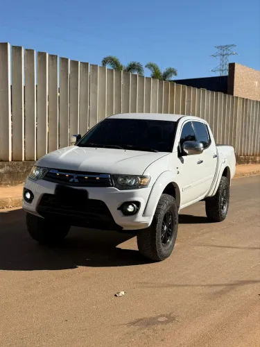 Mitsubishi L200 Triton HPE 3.2 CD TB Int.diesel AUT 2015