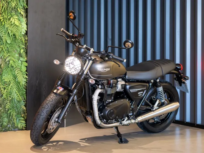 TRIUMPH STREET TWIN 900 2022