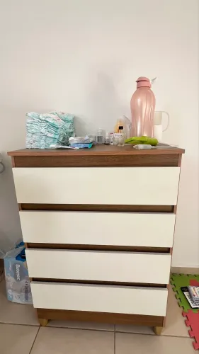 Vende-se cômoda 4 gavetas, novíssima, nunca foi desmontada!