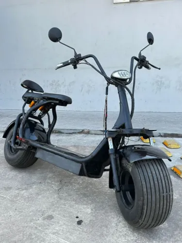 Scooter eletrica bem conservada pra vender logo