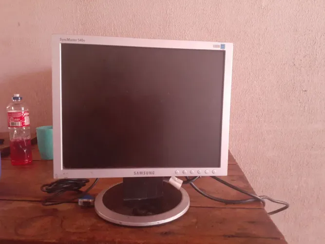 vendo monitor 15 polegadas + cabo VGA e cabo de liga 
