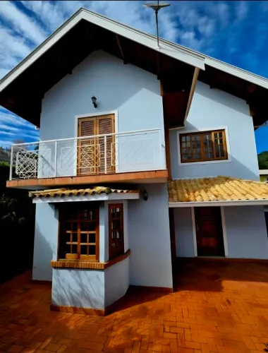 Casa de Alto Padrão em campos do jordão perfeita para morar e empreender no centro