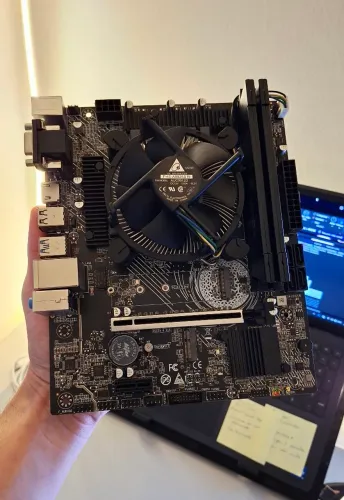 Kit Upgrade Gamer Intel Core i5-12400F + H610M + 16GB RAM DDR4