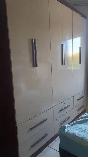 Vendo guarda roupa semi-novo